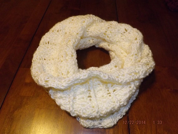 Crochet Scarf, Woman's Scarf, Infinity Scarf, Winter Wear, Warm Scarf, Gift Idea, Accessory