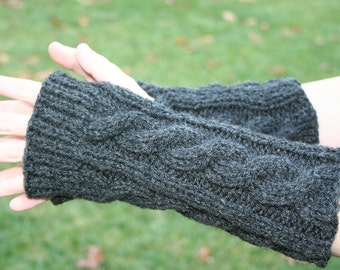 Kate's Cable-Knit Fingerless Gloves in Black
