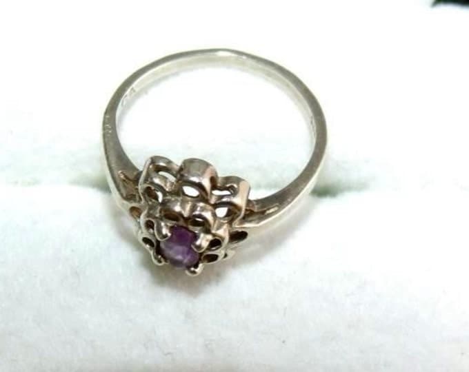 Storewide 25% Off SALE Lovely Vintage Amethyst Center Cut Stone Set in Sterling Silver, The Perfect Ladies Ring