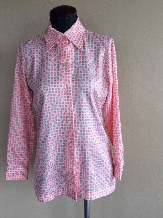 1970s Alfred Dunner Salmon Pink Patterned Blouse