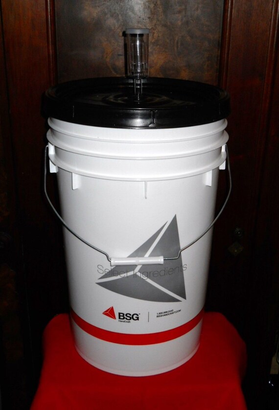 Fermentation Bucket w/Lid and Airlock 6.5 Gallon by HobbyHomebrew