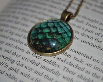 Collier Pendentif Game Of Thrones Daenerys Maison Targaryen - Neuf Avec étiquettes, Alliage, Thème Dragon