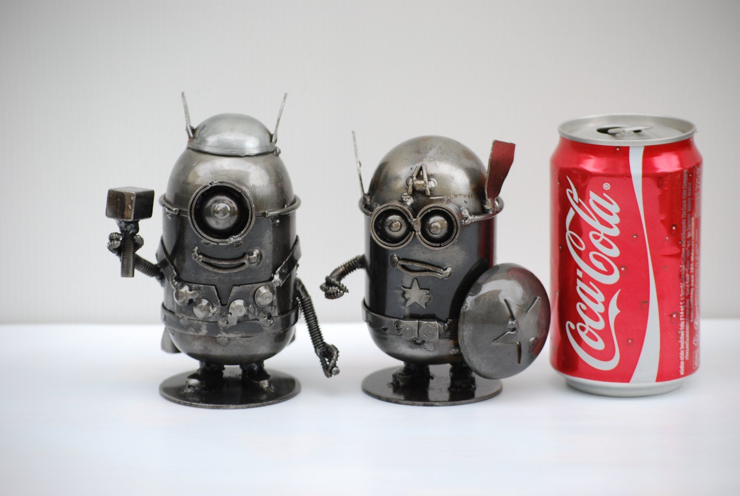 METAL SCULPTURE Minion Despicable Me 2 small Captain