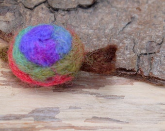 felt brooch, snail brooch, needle felted animal, felted badge, animal brooch, needle felted snail, woolfelt brooch, tiny felt snail brooch