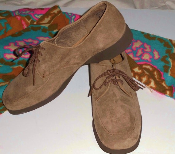 Vintage 70s HUSH PUPPIES LaceUp Oxfords by SoulSearchingVintage
