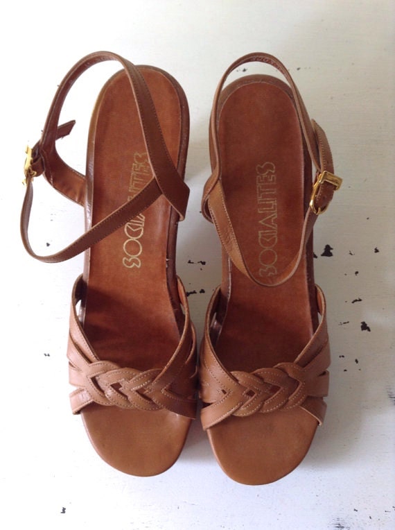 vintage. SANDALS. brown. COGNAC. wooden heel. by poppyfrockvintage