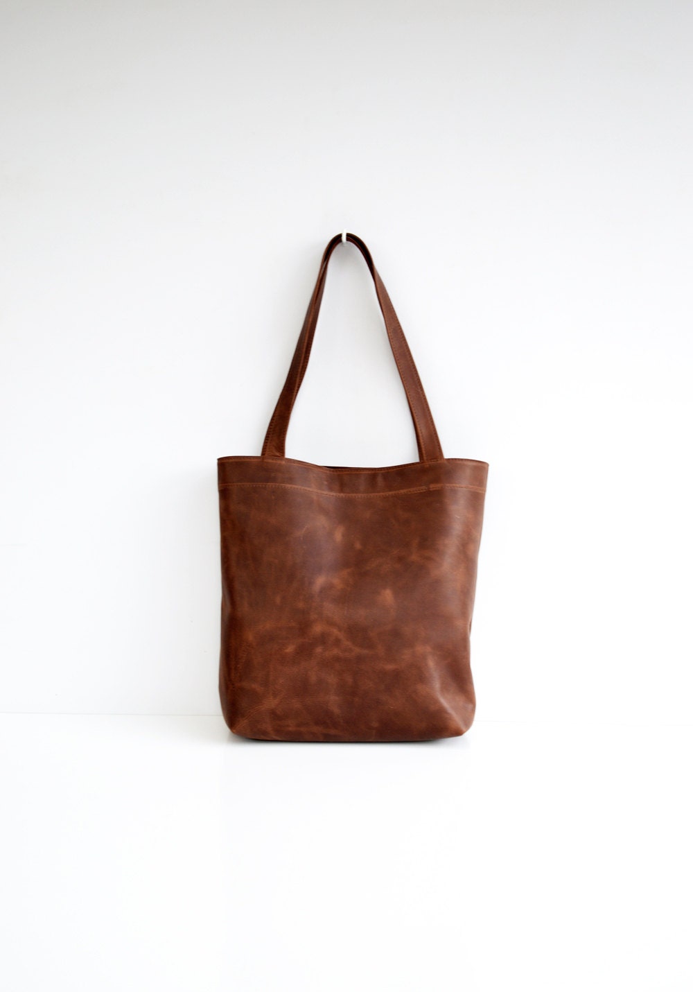 Classic leather tote bag in dark brown