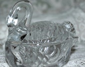 Vintage Glass Swan Covered Trinket Dish Jewelry Coins Miscellaneous