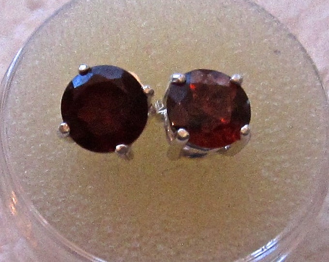 Red Garnet Studs, 7mm Round, Natural, Set in Sterling Silver E735