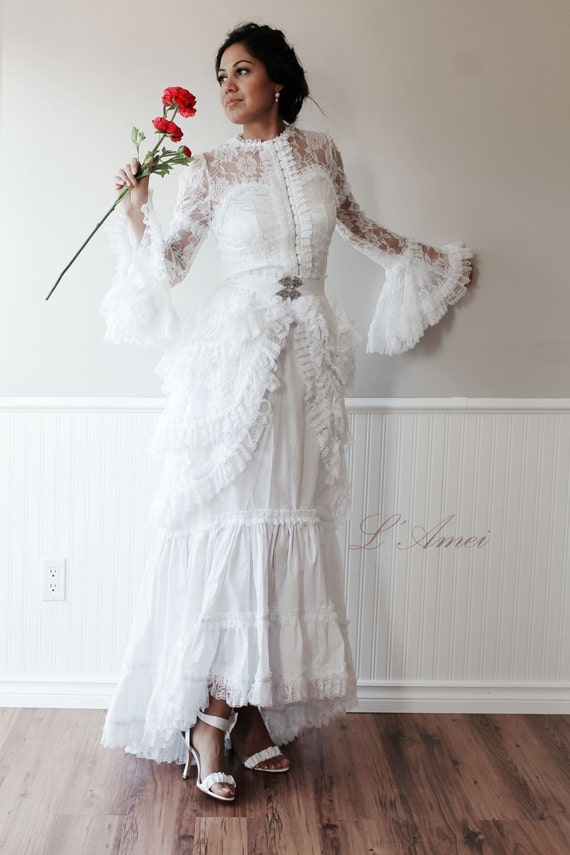 Vintage Victorian Style White Lace Wedding Bridal Dress Chic Fashion - Free Shipping to USA and Canada