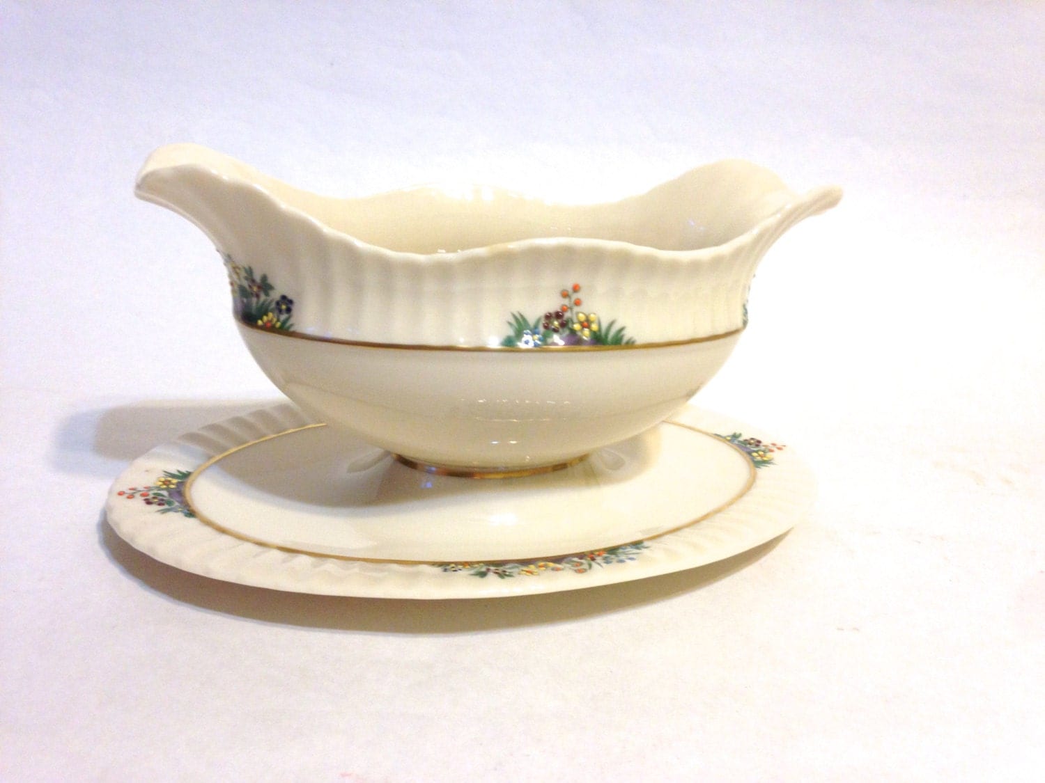stunning Lenox Rutledge gravy boat traditional Christmas