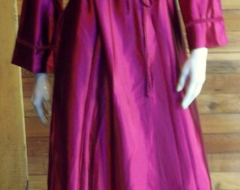Vintage Lingerie 1970s MISS ELAINE Gold Label Burgundy Peignoir or Robe Small