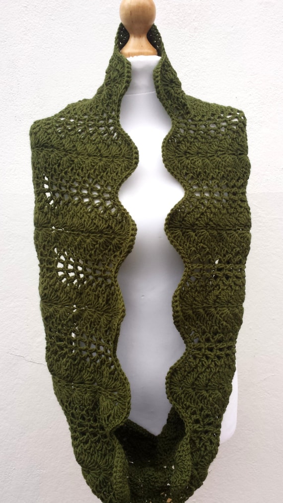 Merino Hand Knitted Infinnity Chunky Scarf, Cowl, Military green Scarf, Shawl, Wrap for women, Cowl, olive green chunky scarf