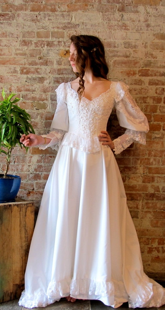 Prairie Wedding Dress 1970s Vintage Wedding Gown White