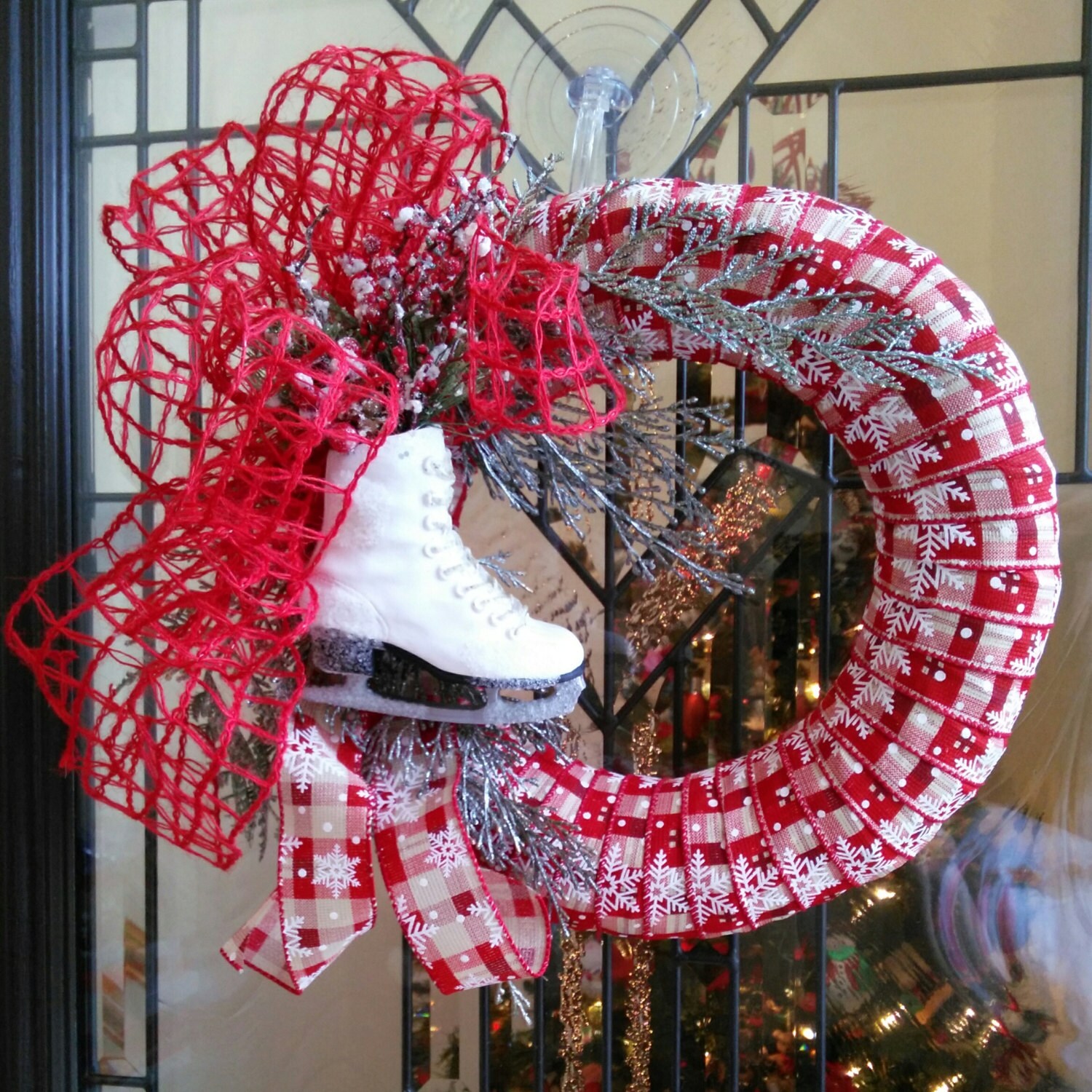 Designer Décor . Christmas Wreath . Holiday Wreath . Winter Wreath . Medium Wreath