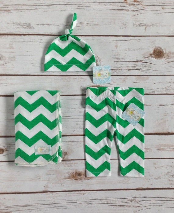 Newborn Gift Set Swaddle Blanket Leggings and Knot Top Hat