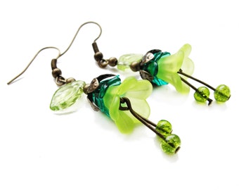 ROMANTIC STYLE Lucite flowers - bright green dangle earrings, acrylic floral earrings with glass beads - gift for her, vintage style