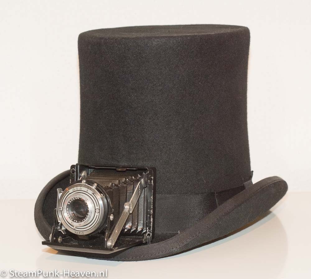 ultra high Steampunk hat (20 cm!) with Agfa Isolette
