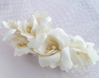 Wedding Ivory White Birdcage Veil Headpiece, Bridal Orchids Hair Piece, White Wedding Fascinator, Lily Flower Bridal Hair Clip