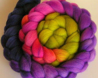 Roving Fiber Top Wool Falkland Gradient ARCADIA Phatfiber Feature April 4 oz Easy Spin Felt Knit Weave Craft Purple Green Blue