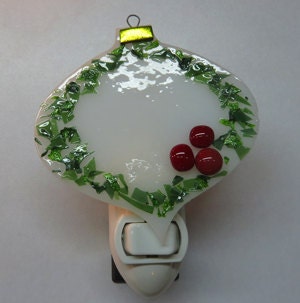 Christmas Night Light - Green Holly with Red Berries Nightlight - Fused Glass Holiday Night Light