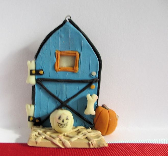 Spooky Barn Door Ornament - Holiday Barns Across America Series