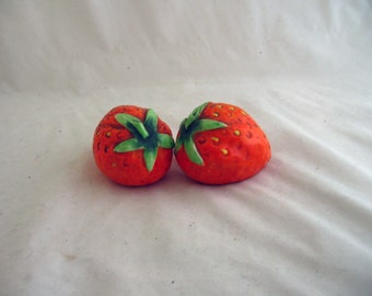 Berry - 1950s strawberry salt pepper shaker set