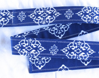 D Ring Belt, blue and white medallion, S/M