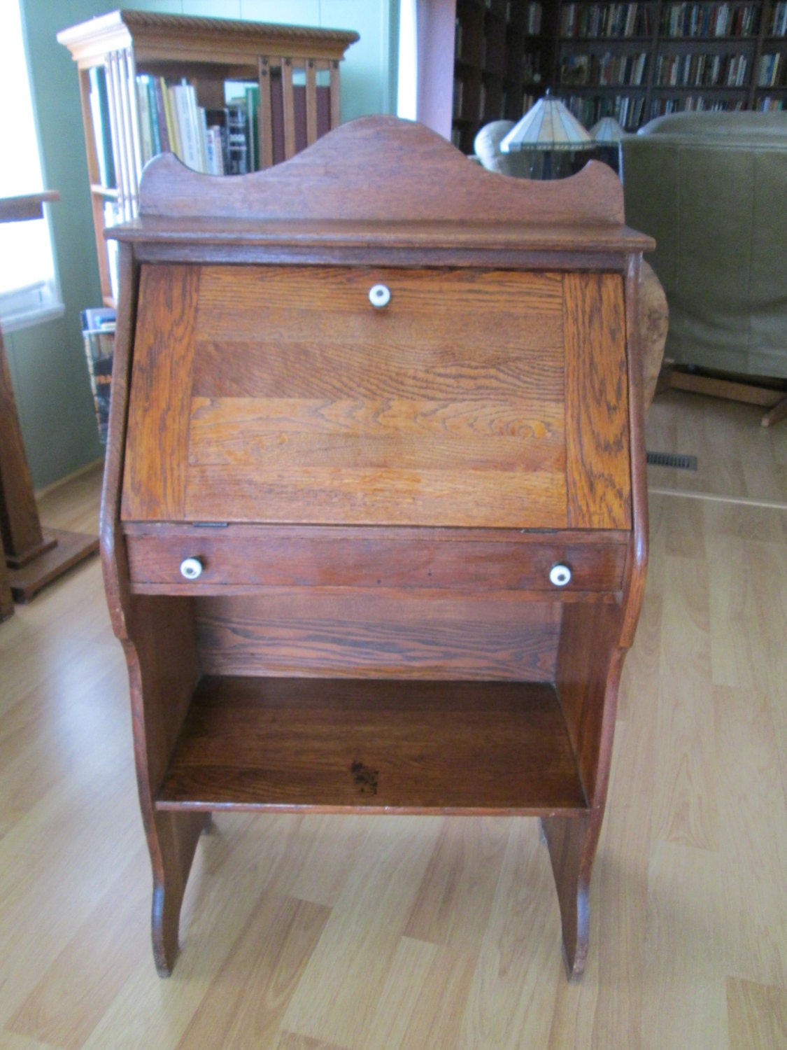 Rare Hard to Find Paris Mfg. Maine Child’s Oak Slant Front Desk
