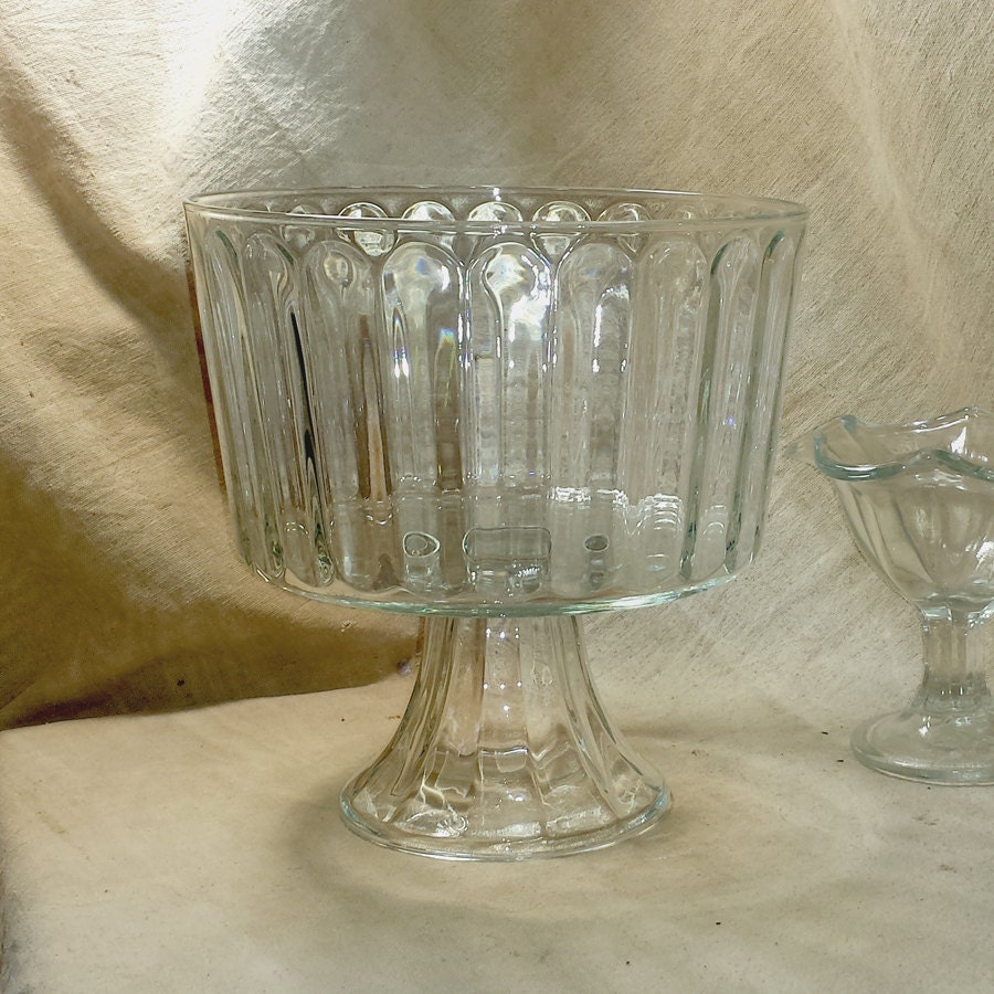 Vintage 3 Qt Toscany Sierra Glass Trifle Bowl / Vintage Optic