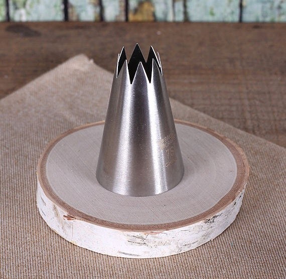 Jumbo Open Star Frosting Tip Cucpake by thebakersconfections