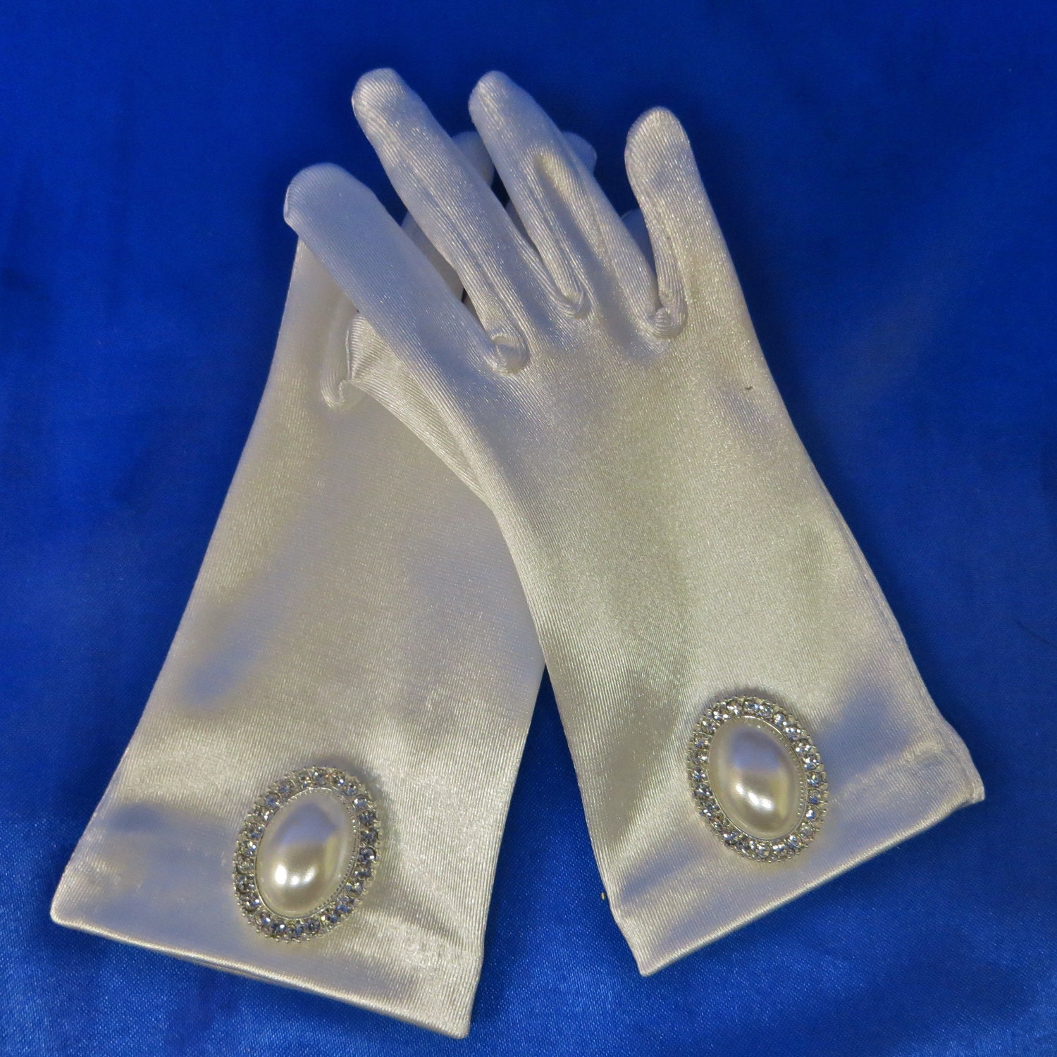 White Dress Gloves Flower Girl Gloves Small White Gloves by ctroum
