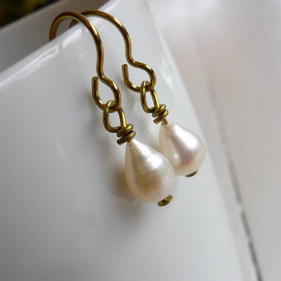 Nickel Free Pearl Earrings White Freshwater by NonitaJewelry