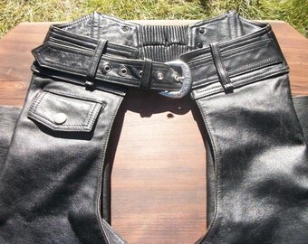Chaps Moto Homme Cuir Véritable – EdinStyle – Fermeture Boucle – Fabriqués UK