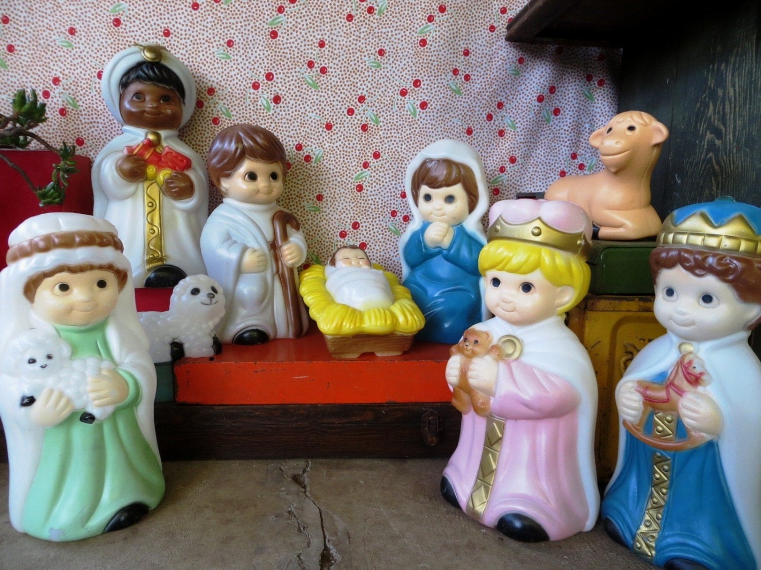9Pc Christmas Blow Mold Creche Illuminated Child Nativity