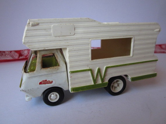 Vintage 'Tonka Winnebago camper.