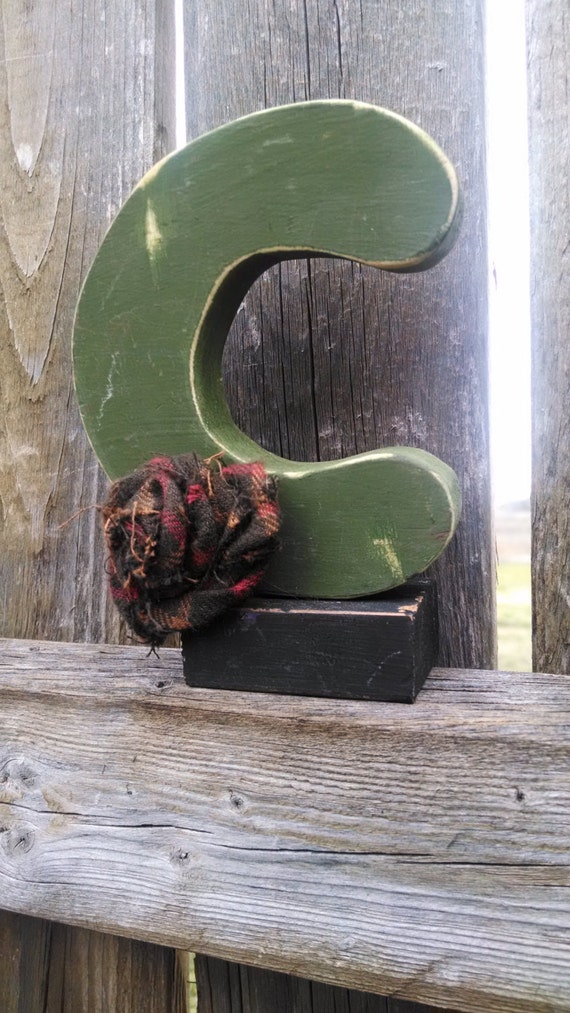 Shabby chic letter C shelf sitter