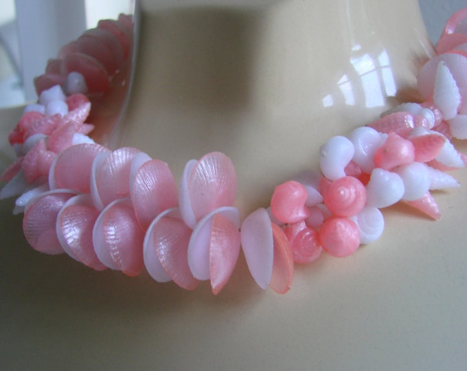 Unique Vintage 60s Hong Kong Choker Bead Necklace / Spring / Summer / Pink / White / Simulated Shells / Jewelry / Jewellery