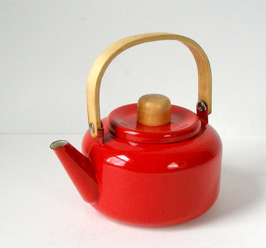 Vintage 1 Qt. Red Porcelain Enamel Tea Kettle Birch Wood