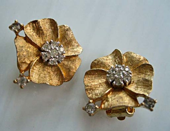Vintage Jomaz Mazer Flower Earrings Gold Frost by GemParlor