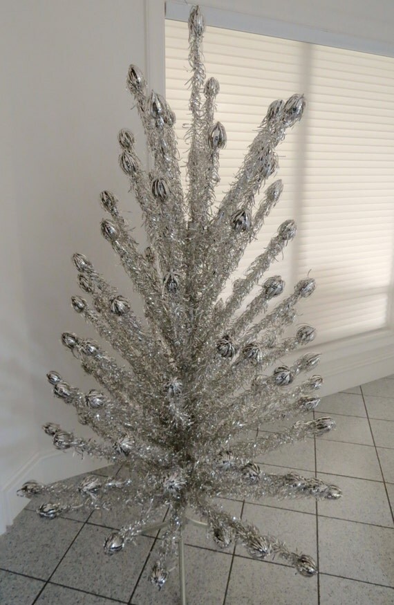 vintage 1950 s color wheel and tinsel tree w rotating vintage 1950 s color wheel and tinsel tree w rotating