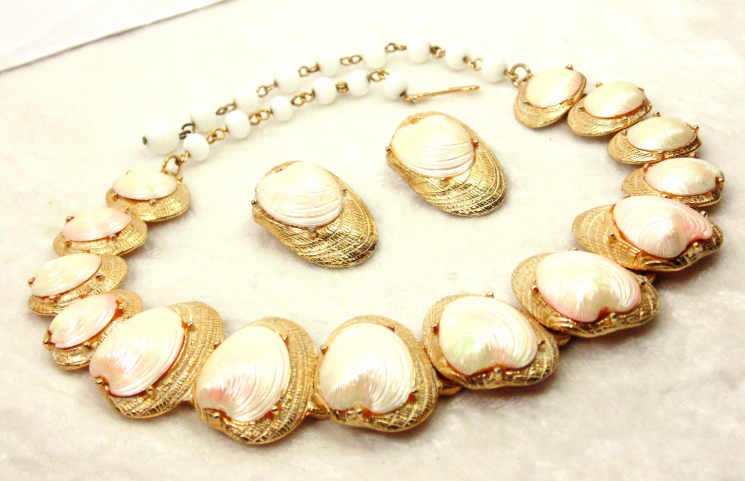 Vintage White & Gold Shell Capri Jewelry Set / Necklace Clip