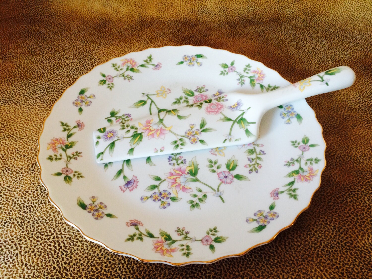Vintage Cake Plate, Serving Spatula, Floral Pattern, Gold Gilt Edging