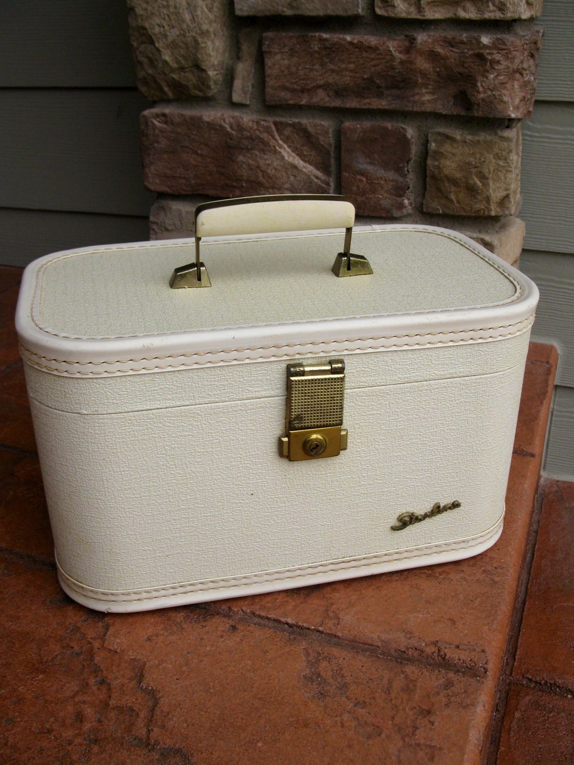 Vintage STARLINE train case cosmetic case White Cream