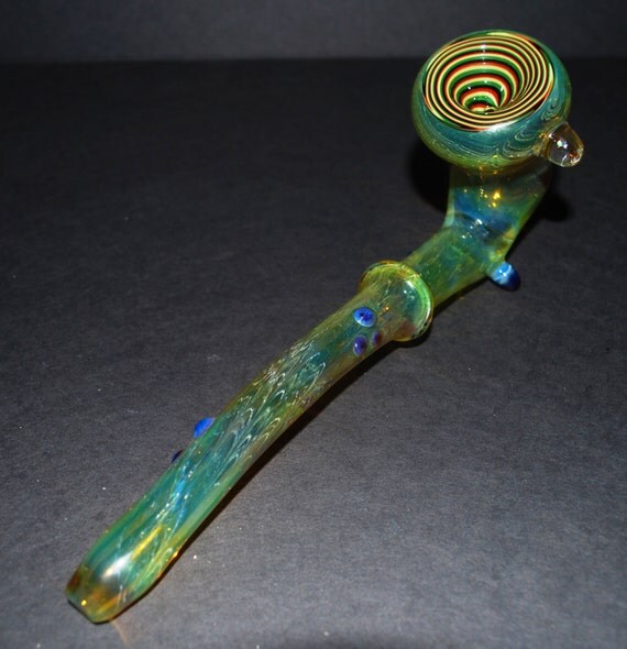 Color changing glass gandalf pipe with opal