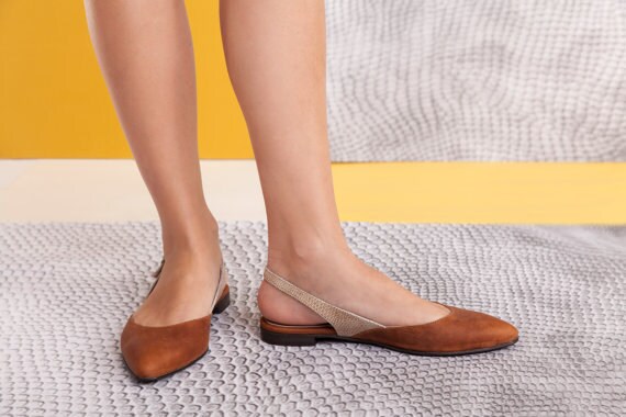 flat sandals with closed toe