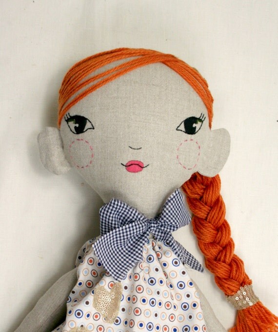 Articles similaires à Cloth doll, Hand Embroidered face. Original