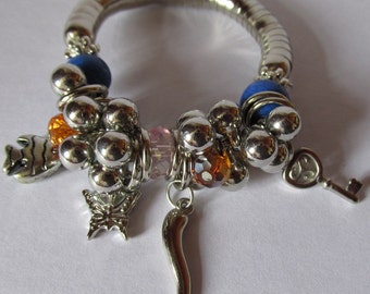 Chunky Bijoux Silver Mixed colour Bead Butterfly Key Fish Stretch Charm Bracelet Elegant Costume Jewellery Bracelet Bangle. UK SELLER.