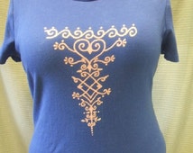 henna color shirt