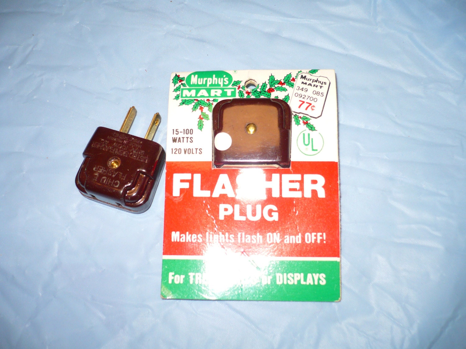 Vintage antique 2 Flasher Plugs G.C. Murphy Christmas tree